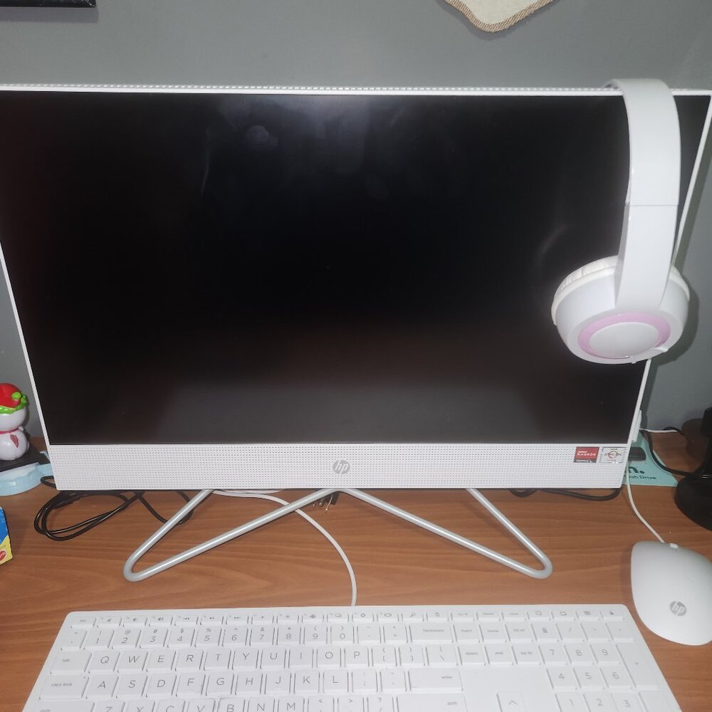 Computer with keyboard all in one head phones and jump drive